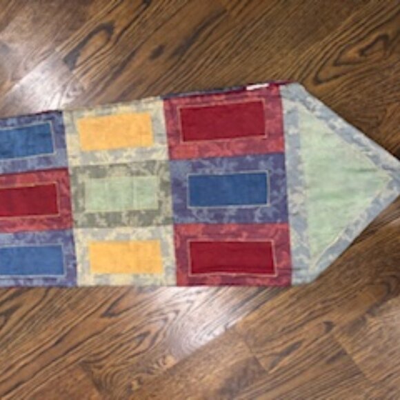 Clearout GUC Pier 1 Imports runner - Picture 2 of 4